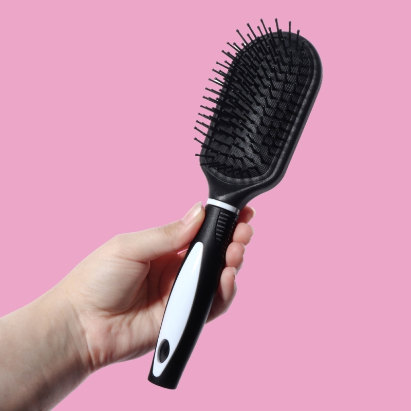 Расчёска массажная, 6,7 × 24 см, цвет чёрный/белый Расчёска массажная, 6,7 × 24 см, цвет чёрный/белый