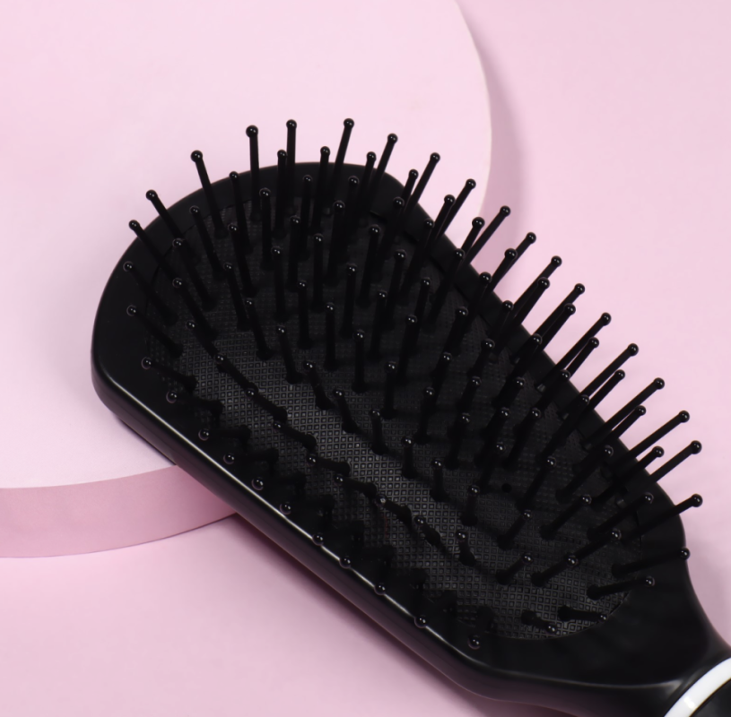 Расчёска массажная, 6,5 × 24 см, цвет чёрный/белый