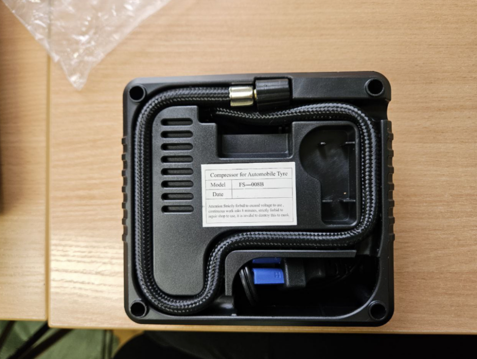 Пусковое устройство для автомобиля с компрессором Пусковое устройство для автомобиля с компрессором