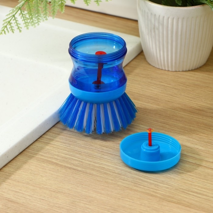 Щётка с дозатором для моющего средства Доляна, цвет синий