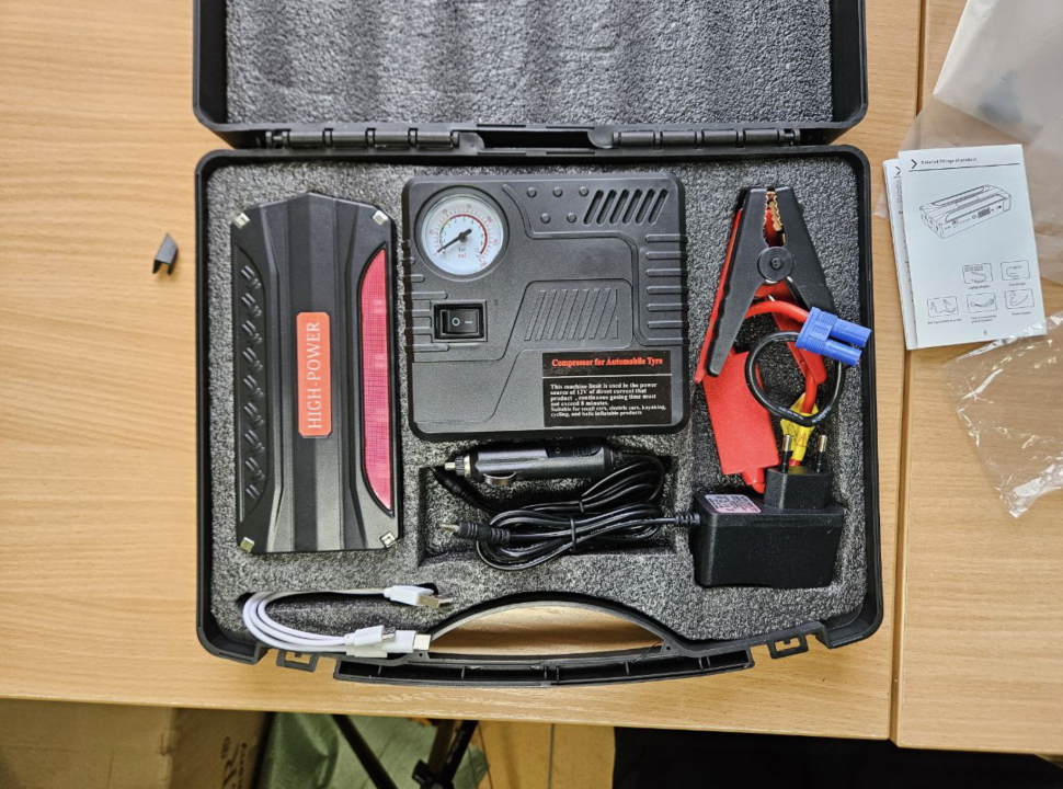 Пусковое устройство для автомобиля с компрессором Пусковое устройство для автомобиля с компрессором